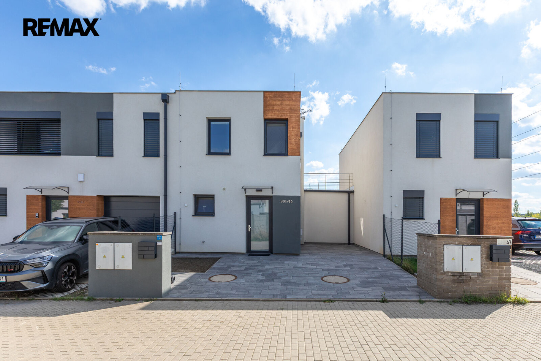 Pronájem rodinného domu 3+kk s parkovacím stáním a zahradou – Praha 9, Hostavice