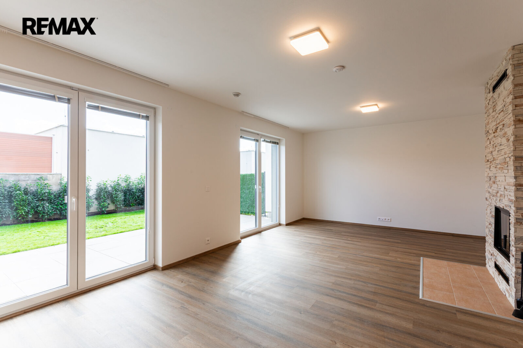 Pronájem rodinného domu 3+kk s parkovacím stáním a zahradou – Praha 9, Hostavice