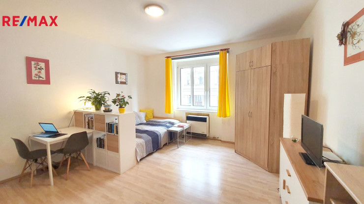 Pronájem bytu 1+kk, 35 m2, Praha